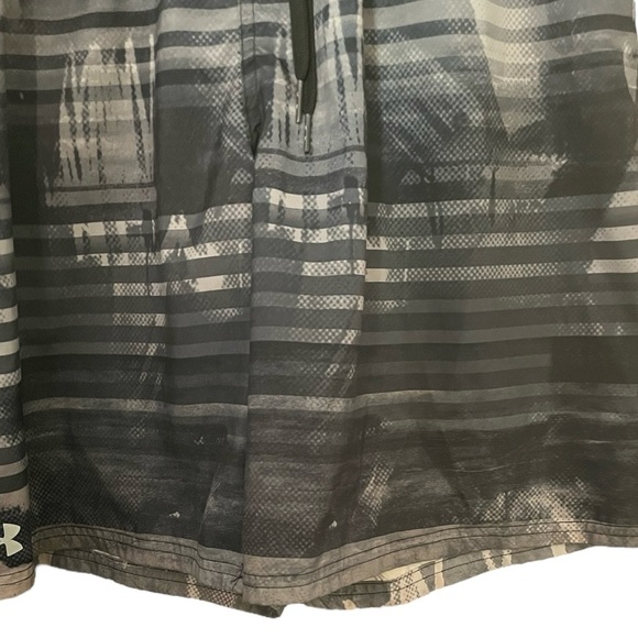 Under Armour Striped Athletic Shorts Large - Picture 3 of 5